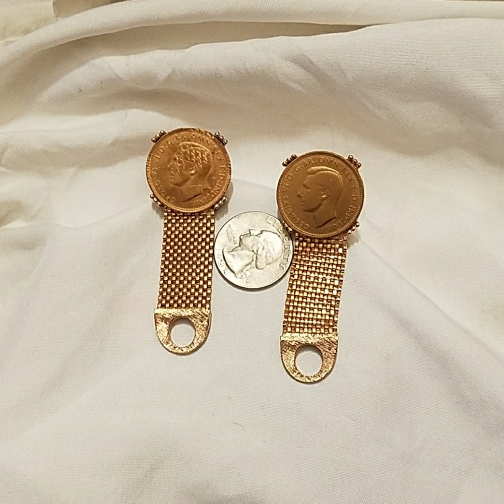 Gold tone coin cufflinks